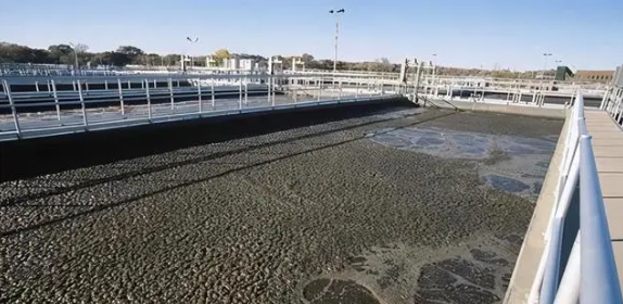 無錫田鑫化工分享曝氣池的泡沫顏色不同是怎么回事？